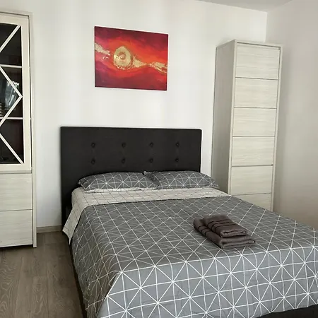 Apartment Bright&cozy Coresi 3 *